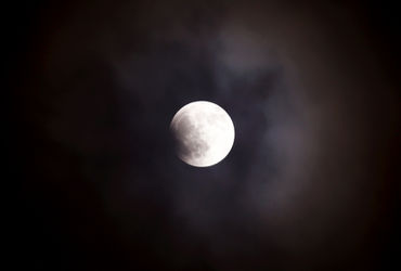 first-lunar-eclipse-of-2026-today;-temples-close-as-priests-outline-ritual-guidelines