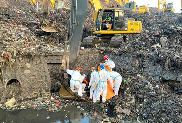 death-toll-rises-to-7-in-indonesia’s-waste-mound-collapse