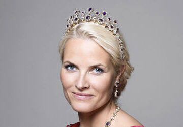 norway’s-crown-princess-says-she-regrets-meeting-epstein,-admits-‘poor-judgement’:-reports