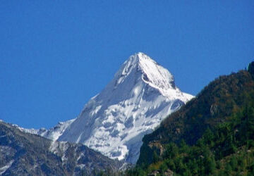 mt-everest-helicopter-rescue:-boon-to-some,-blessing-for-scammers,-claims-nepal-daily-report