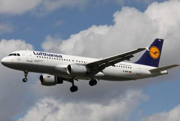 european-airlines-cut-flights-as-fuel-crisis-looms-amid-strait-of-hormuz-disruption