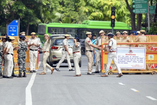 03delhi-police1 20-Year-Old Pedestrian Killed in Southwest Delhi Hit-and-Run, Police Launch Massive Hunt for Driver