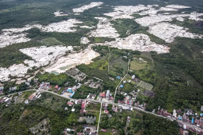 44d7e621c8a048732b256c46d8d51548e42a7c54a1330b8f56e48d300b7ba9c5 Nine Dead as Landslide Strikes Indonesian Mining Site Amid Heavy Rainfall