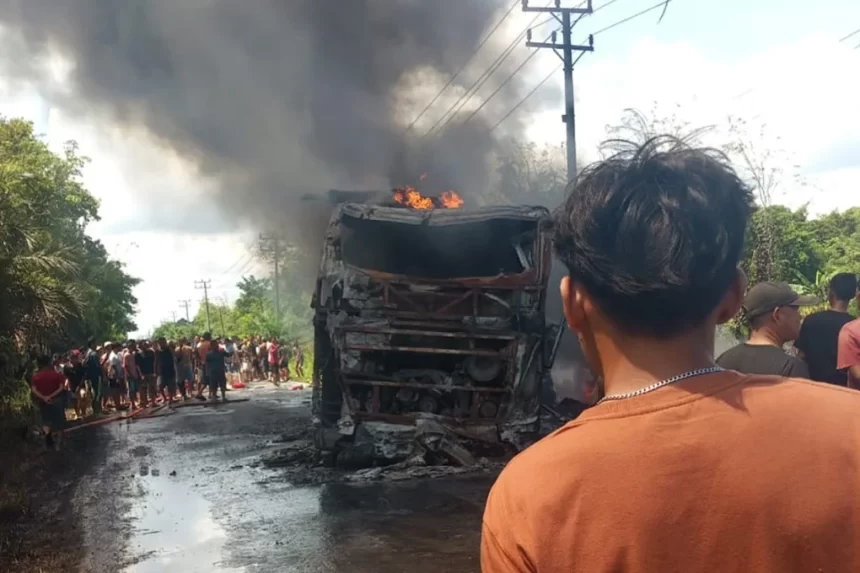 Fiery Bus and Oil Tanker Crash in Indonesia Leaves At Least 16 Dead on Sumatra Highway