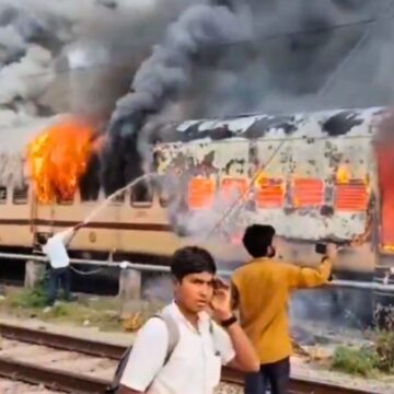 Bihar-Train-Fire Passenger Coach Fire Scare on Bihar Train Triggers Panic, Prompt Evacuation Prevents Casualties