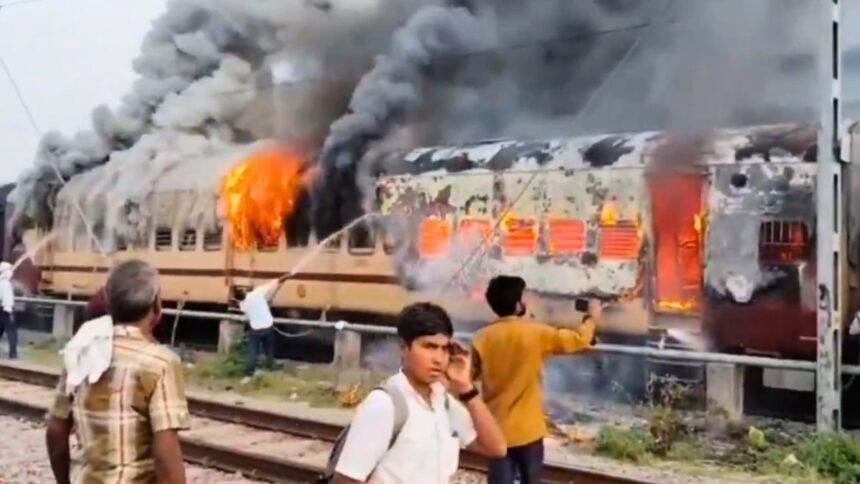 Bihar-Train-Fire Passenger Coach Fire Scare on Bihar Train Triggers Panic, Prompt Evacuation Prevents Casualties