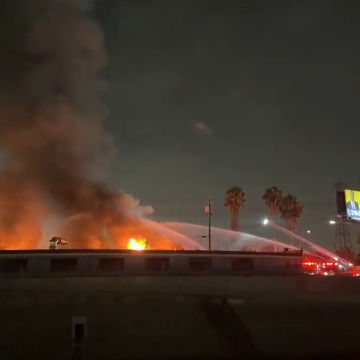 Screenshot-2025-08-02-072949 Massive Industrial Fire in South Gate Sends Thick Smoke Across Los Angeles, Emergency Crews Battle Overnight Blaze