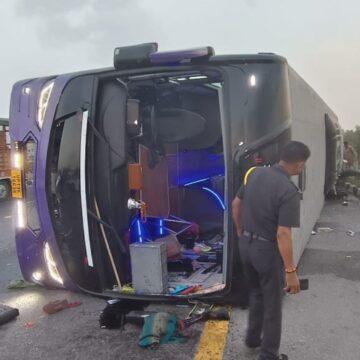 Six Dead, Several Injured After Double-Decker AC Bus Overturns on Lucknow-Agra Expressway in Unnao