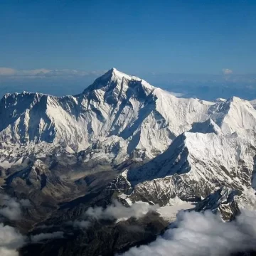 dt-next_import_imported_2023-05_78724188-1840-43d6-b210-036cfea49fa1_Untitled_design__46_ Mount Everest Witnesses Historic Climbing Season as 274 Mountaineers Reach the Summit in a Single Day