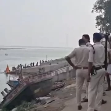 police-rescue-jpg Bihar Boat Tragedy: Two Dead, Several Missing After Vessel Capsizes in Samastipur River