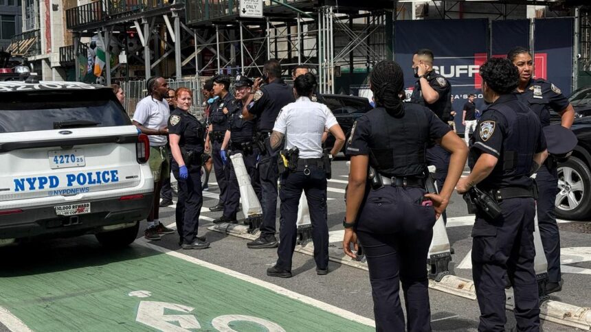 2026-06-18T204917Z_1008341077_RC2KWLAD1HCP_RTRMADP_3_NEW-YORK-SHOOTING-TIMES-SQUARE Times Square Panic: Gunfire Sparks Chaos as Crowds Rush for Safety in New York City