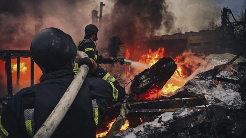 AP24318275834760 Ukraine Strikes Moscow Refinery Again as Zelensky Intensifies Push for U.S. Backing on Peace Efforts