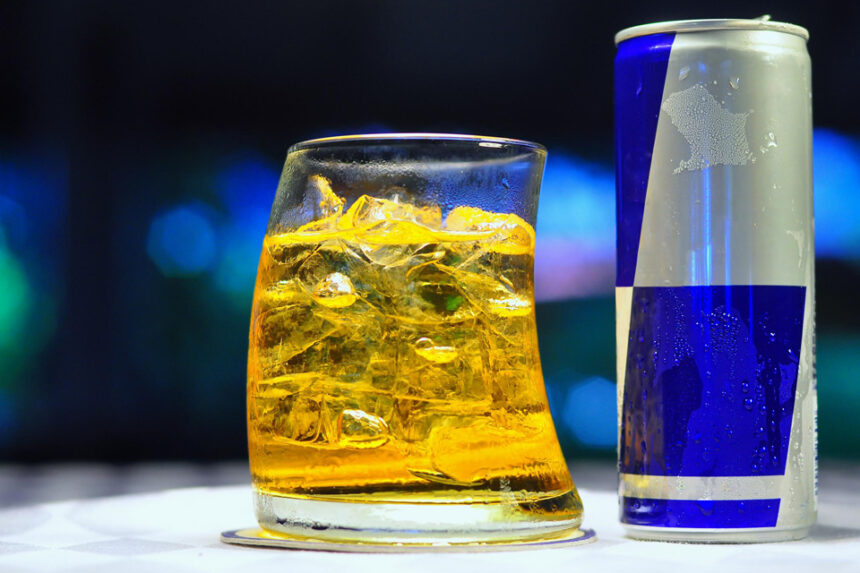 REALLYNATTU.COM Cardiologists Warn Against Mixing Alcohol and Energy Drinks: A Hidden Health Risk at Social Gatherings