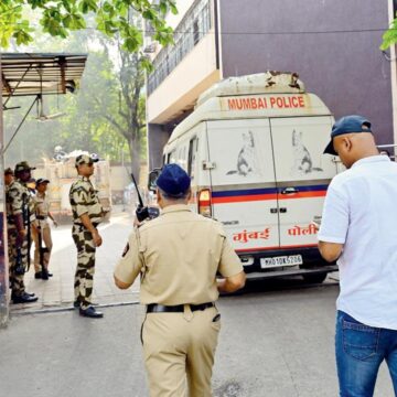 False-bomb-alerts-1766109787197_d Hoax Bomb Threat Emails Trigger Security Alert at Pune and Mumbai Civic Offices, Investigation Underway