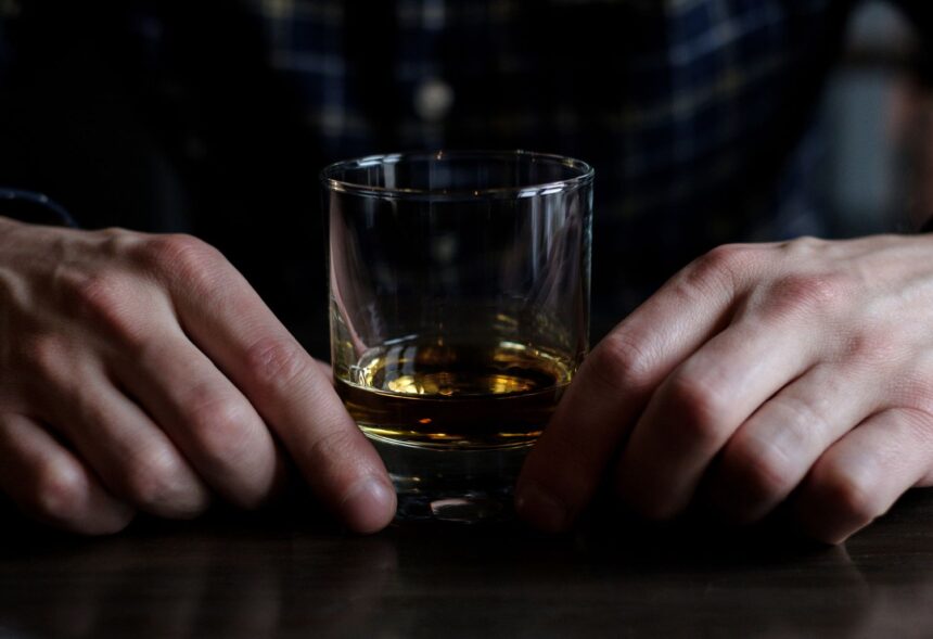 GettyImages-771456085-76bec4bf427e4cf9bd5682753039cf51 Why Mixing Alcohol and Antibiotics Can Undermine Recovery: Doctors Warn Against a Common Yet Preventable Health Mistake