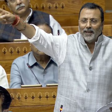 HJ262IMaoAAtAB3 BJP MP Nishikant Dubey Sparks Political Storm with Sharp Attack on Nehru-Gandhi Family in Parliament