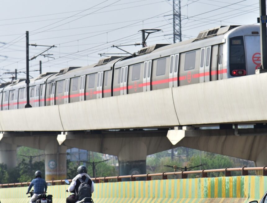 Gurugram Metro Tragedy: Delhi Woman Dies After Jumping in Front of Moving Train, Services Briefly Disrupted