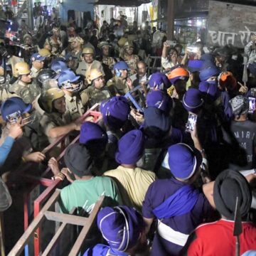 Tensions Escalate at Uttarakhand Border as Nihang Sikh Groups Push Through Barricades En Route to Hemkund Sahib