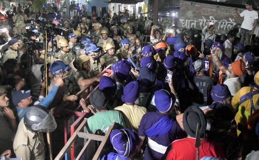 Tensions Escalate at Uttarakhand Border as Nihang Sikh Groups Push Through Barricades En Route to Hemkund Sahib