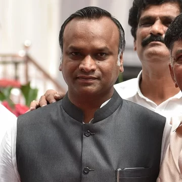 Priyank-Kharge--Arijit-Sen-HT-Photo-_1781291640215_1781315315844_dc99231c-50d5-40f2-9e91-58d8da19d48f Karnataka Government Awaits SIT Response as Fresh Allegations Deepen Dharmasthala Investigation