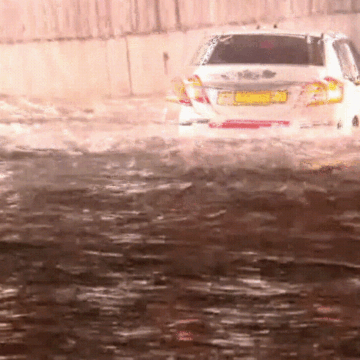 Mumbai Monsoon Fury: Heavy Rainfall Floods Roads, Disrupts Traffic and Daily Life Across the City