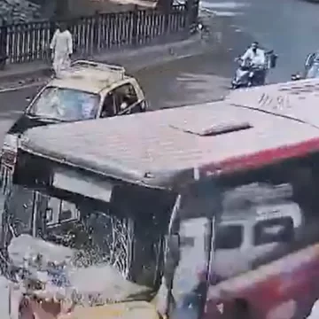 fhh1vt2s_one-killed-three-injured-as-best-bus-crashes-into-multiple-vehicles-in-mumbai_625x300_08_June_26 Mumbai BEST Bus Crash Leaves One Dead, Three Injured After Vehicle Rams Multiple Vehicles in Dadar