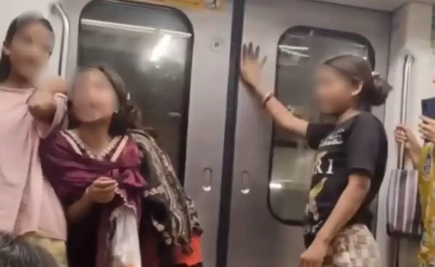 fpb6bdos_delhi-metro_625x300_25_March_26 Delhi Metro Passenger Alleges Harassment Over Clothing Choice, Sparks Debate on Public Conduct and Personal Freedom