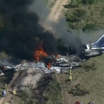 skynews-texas-plane-crash-houston_5552265 Dramatic Rescue Attempt Captured on Video After Aircraft Bursts Into Flames Following Texas Crash