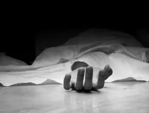 the-dead-man-hand-body-focus-on_dcc2e03e-7946-11e9-9073-657a85982e73 (1) Delhi Railway Station Altercation Turns Fatal: Passenger Beaten to Death After Boarding Dispute at Shahdara
