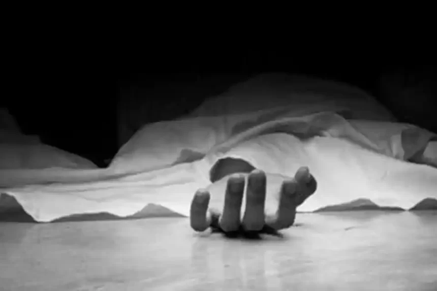 the-dead-man-hand-body-focus-on_dcc2e03e-7946-11e9-9073-657a85982e73 (1) Delhi Railway Station Altercation Turns Fatal: Passenger Beaten to Death After Boarding Dispute at Shahdara