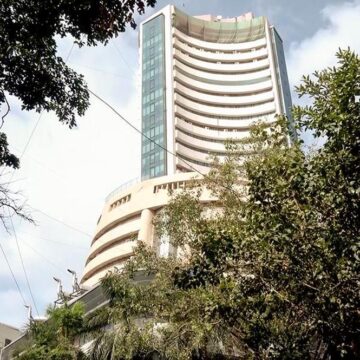 20260615313L Indian Stock Markets Recover in Early Trade as Banking and IT Stocks Lead Broad-Based Rebound