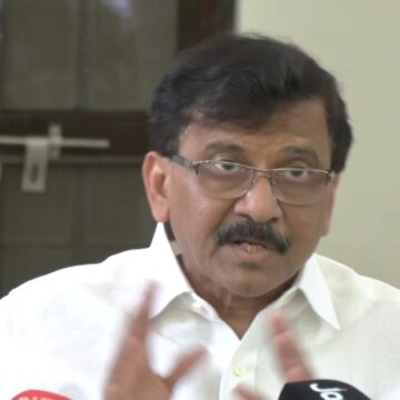 Sanjay Raut Calls for Introspection in Shiv Sena (UBT) Amid Defections, Signals Growing Discontent Among Loyalists