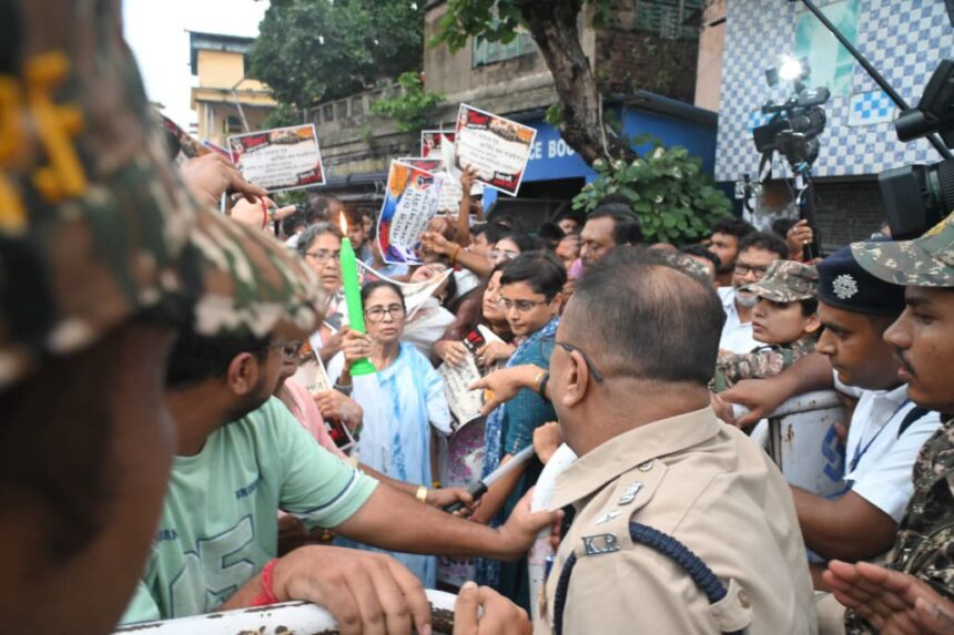 HMjGTpJbkAA0NkI Mamata Banerjee Accuses BJP of Obstructing TMC Protest After Baruipur Rape-Murder Sparks Political Confrontation