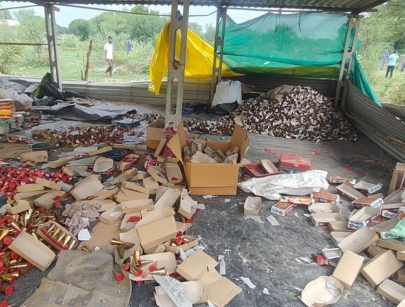HNgfmpYakAAj0JH Eight Killed, At Least 10 Injured After Massive Fire Rips Through Firecracker Manufacturing Unit Near Ahmedabad