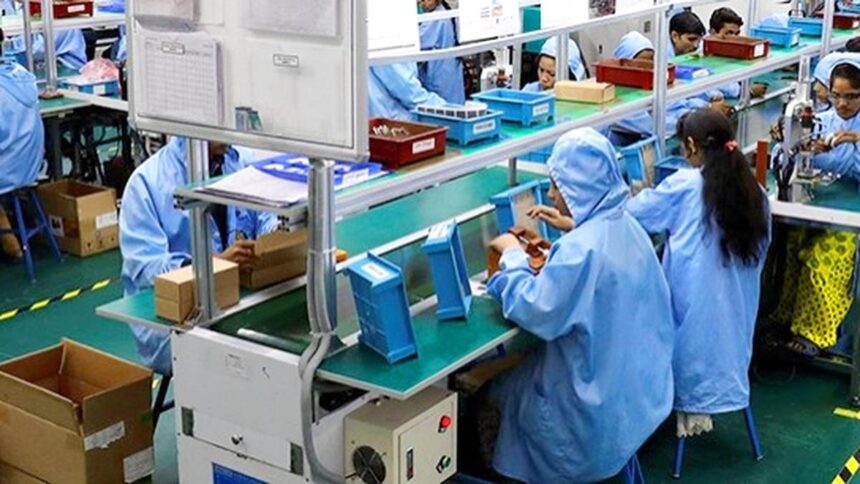 IMG_INDIA-SMARTPHONES__2_1_7NB898U7 Union Cabinet Approves ₹62,500 Crore Incentive Scheme to Strengthen India’s Mobile Phone Manufacturing Ecosystem