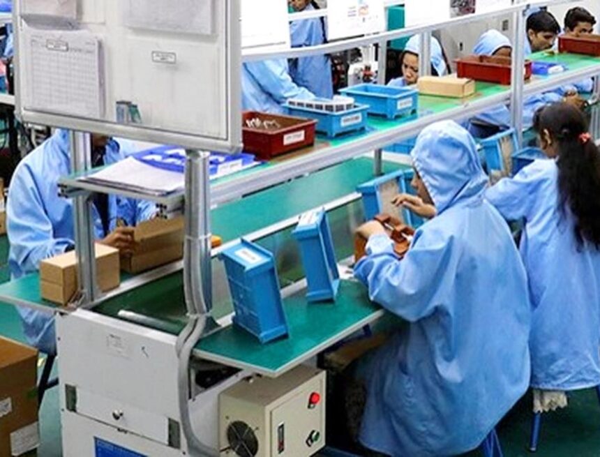 IMG_INDIA-SMARTPHONES__2_1_7NB898U7 Union Cabinet Approves ₹62,500 Crore Incentive Scheme to Strengthen India’s Mobile Phone Manufacturing Ecosystem