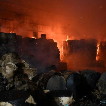 OEYPTjJo Massive Fire Destroys Coconut Oil Mill in Kozhikode, Firefighters Battle Blaze for Hours