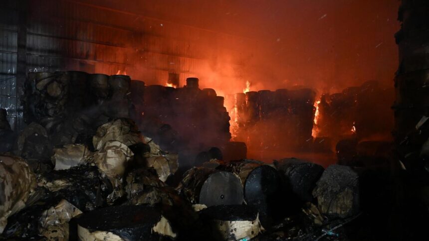 OEYPTjJo Massive Fire Destroys Coconut Oil Mill in Kozhikode, Firefighters Battle Blaze for Hours
