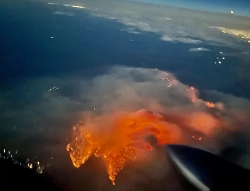 aerial-view-of-the-grasshopper-fire-by-mt-hood-v0-nhcsiukku4gh1 Grasshopper Fire Near Oregon’s Mount Hood Triggers Evacuations as Flames Spread Across Forest Areas