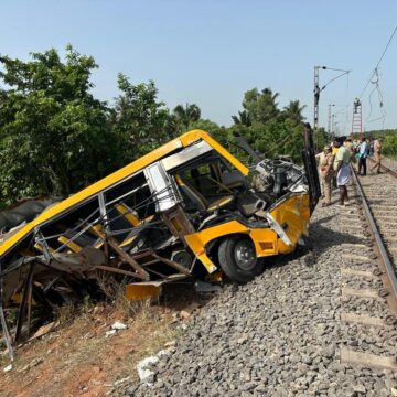 cuddalore train accident_ Three Dead, Several Schoolchildren Injured After Train Collides With Car at Railway Crossing in West Bengal