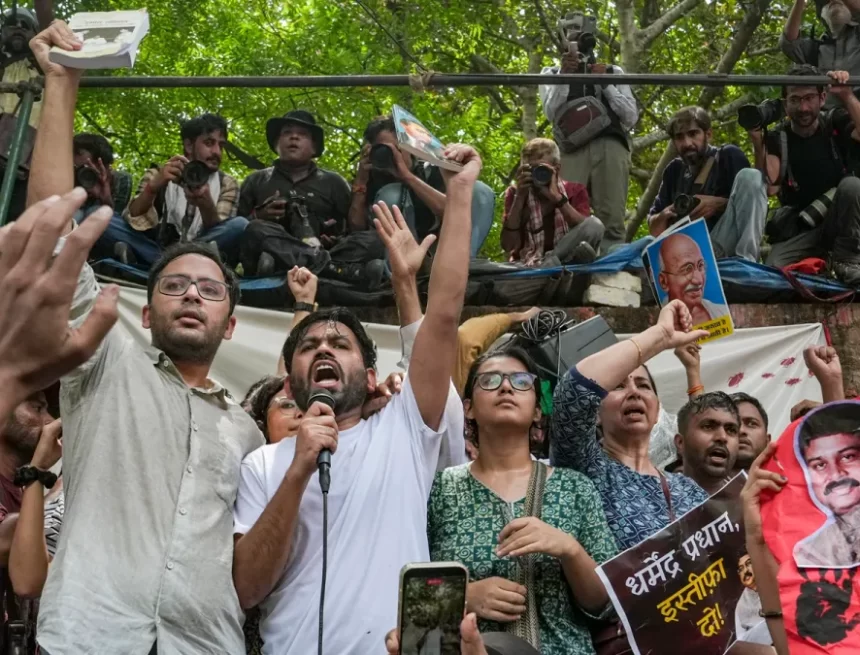 dipke-protest-6 CJP’s ‘Chalo Sansad’ Protest Intensifies as Sonam Wangchuk Sets Conditions to End Hunger Strike Amid Heavy Security in Delhi