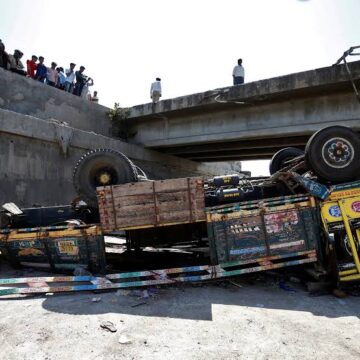 13 Killed, Five Injured After Truck Carrying Wedding Guests Crashes on Indonesian Highway