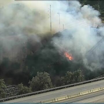 images (24) Millcreek Fire Forces Emergency Response as Massive Wildfire Sweeps Across Historic Nature Park in Utah