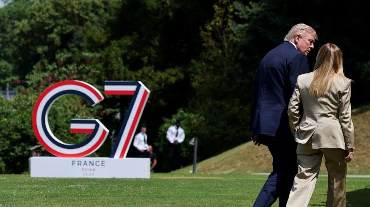 images (30) Trump Revives Public Clash With Italy’s Giorgia Meloni Over Viral G7 Summit Photo