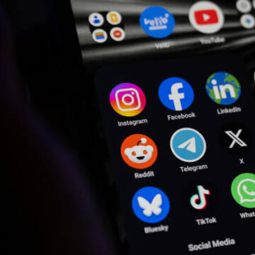 images (41) France Moves Closer to Landmark Social Media Ban for Children Under 15