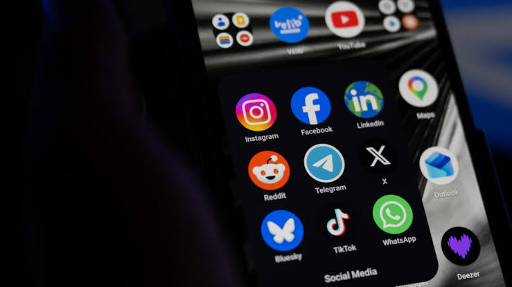 images (41) France Moves Closer to Landmark Social Media Ban for Children Under 15