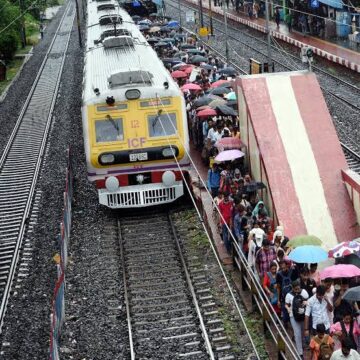 images (61) Two Injured After Late-Night Clash on Mumbai Local Train Raises Fresh Safety Concerns