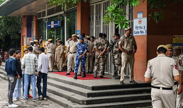 images (72) Delhi Metro Shuts 16 Stations as Security Tightens Around Jantar Mantar Protest