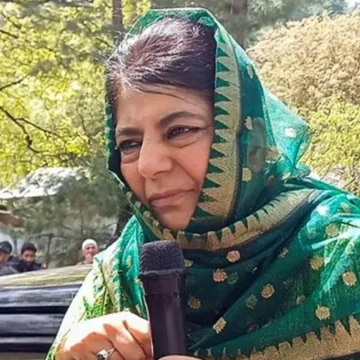 mehbooba-2 PDP Rejects Omar Abdullah’s Jantar Mantar Protest, Calls for Unified Push on Jammu and Kashmir Statehood