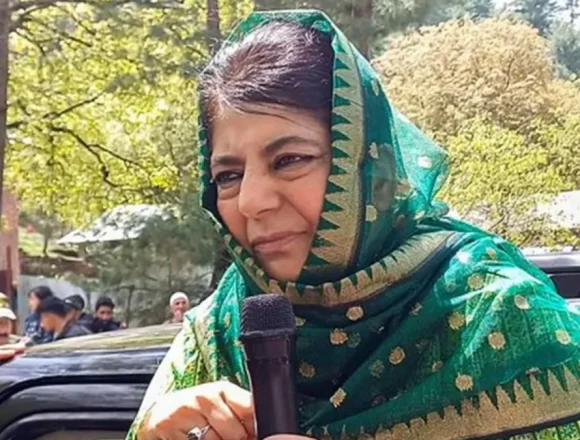 mehbooba-2 PDP Rejects Omar Abdullah’s Jantar Mantar Protest, Calls for Unified Push on Jammu and Kashmir Statehood